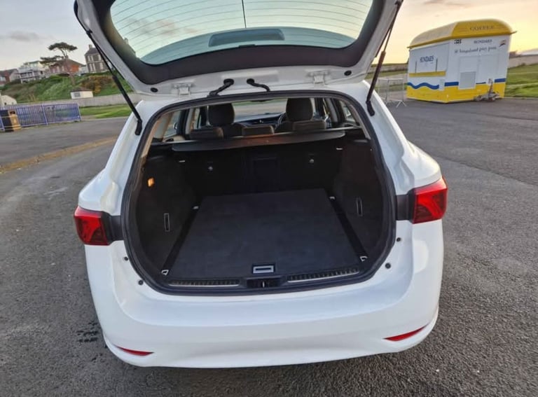 Toyota, AVENSIS, Estate, 2017, Manual, 1598 (cc), 5 doors