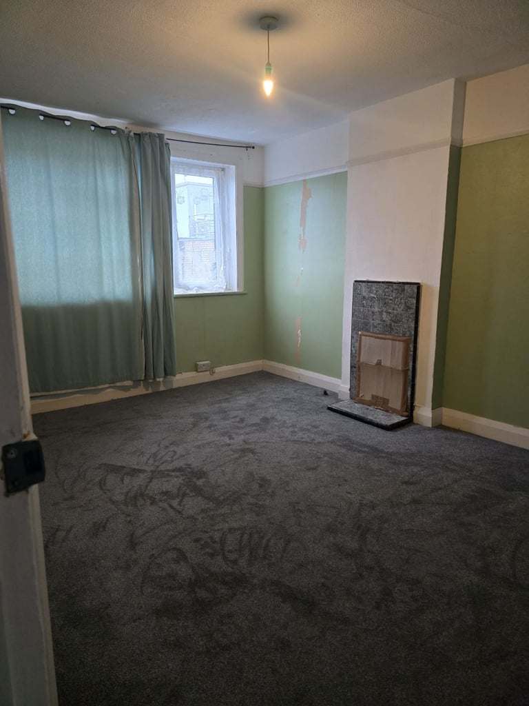 image for Spacious Double Rooms available in a well-maintained 4-bed flat located on London Road SM3.