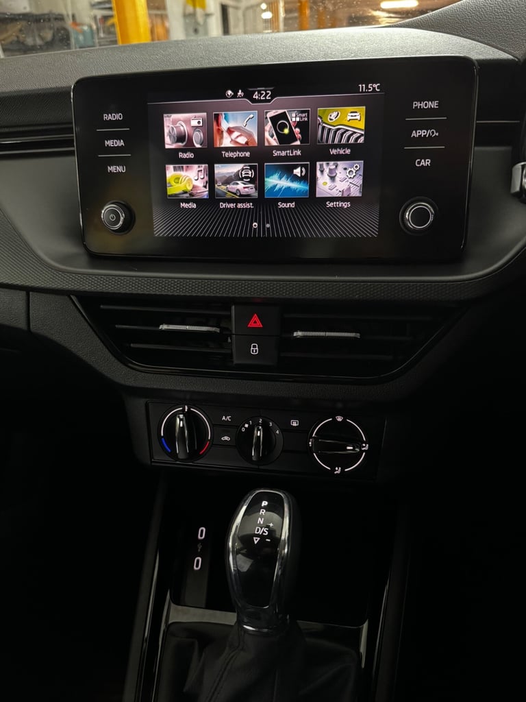 One Owner | Rear parking sensors| Apple Car play