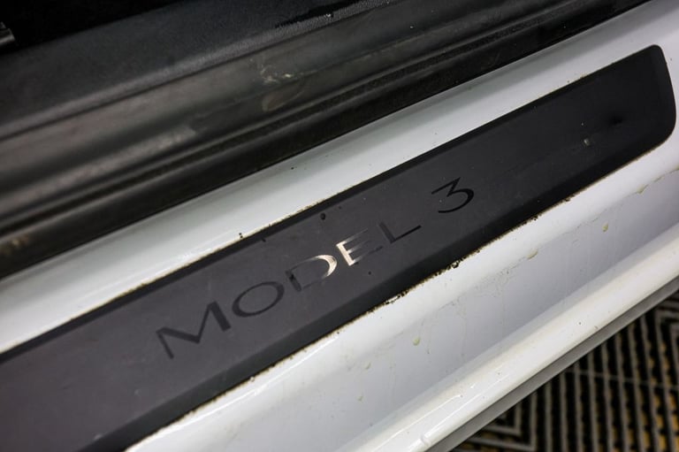 2020 Tesla Model 3 Standard Range Plus Saloon 4dr Electric Auto RWD (241 bhp) Saloon ELECTRIC Aut...