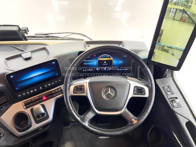 Mercedes-Benz Actros 2548 Gigaspace. 6x2 Midlift, Sliding Fifth Wheel Rear-Mount