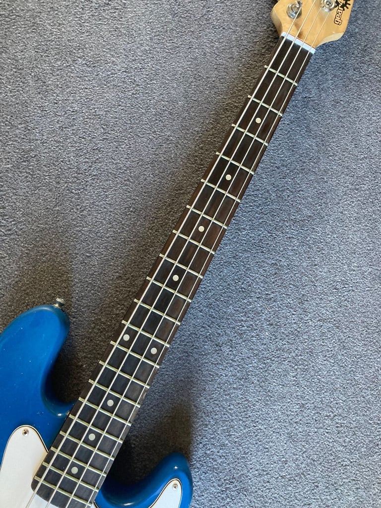 Gear4Music P Bass guitar in blue