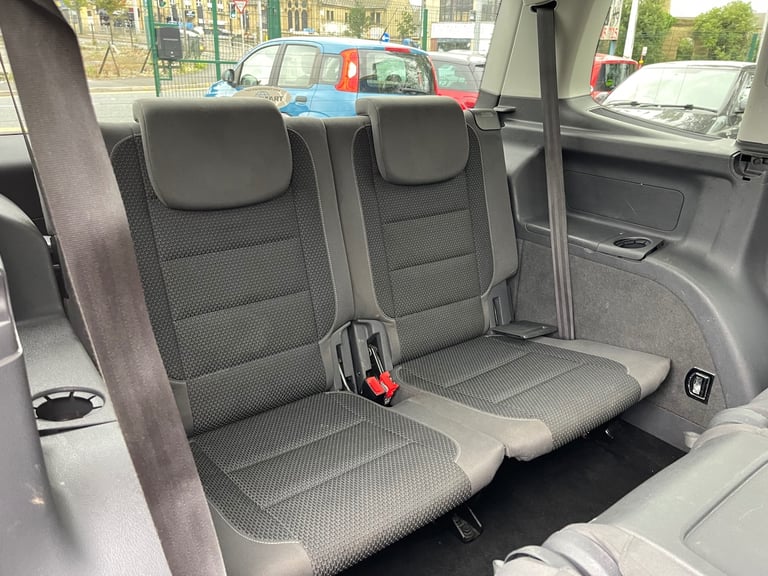 2011 Volkswagen Touran 1.6 TDI 105 SE 5dr DSG MPV Diesel Automatic