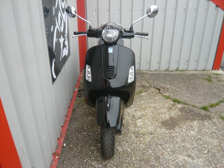 Piaggio Vespa GTS 125 SUPER 2014 LEARNER LEGAL SCOOTER 50 SH N X R RR MAX S WING