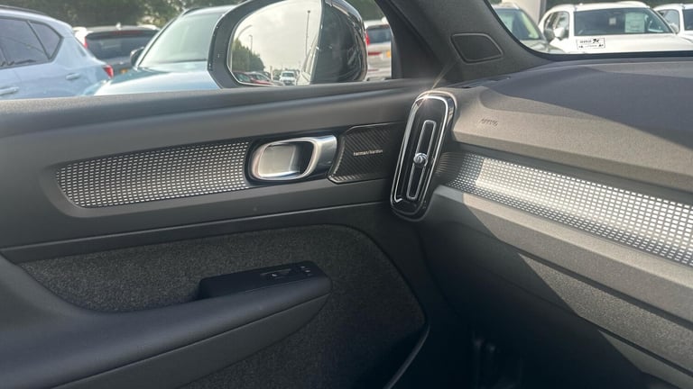 2025 Volvo XC40 Black Edition Ultra, B4 Mild hybrid, Petrol ESTATE Petrol/Electric Hybrid Automatic