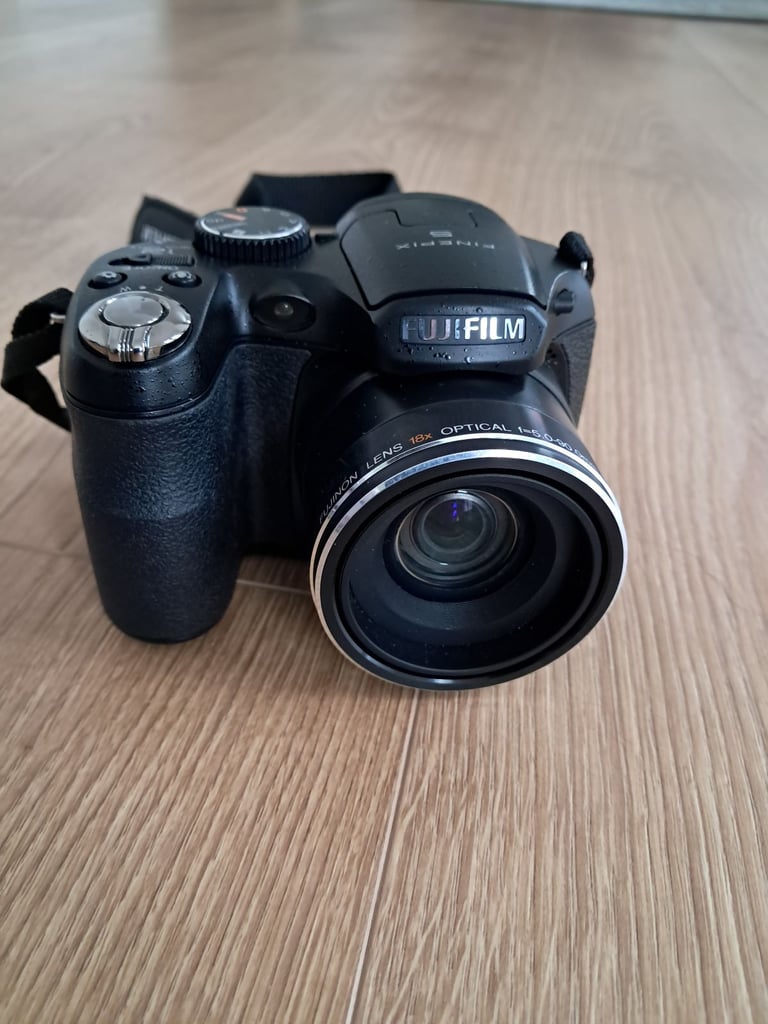 Fuji Finepix 2500HD Digital Camara 