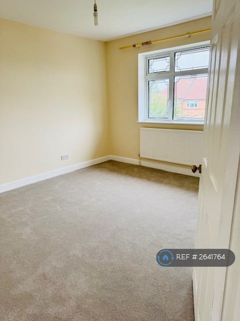 3 bedroom house in Alnwick Road, London, SE12 (3 bed) (#2641764)