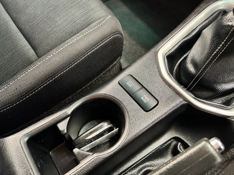 2020 Toyota Hilux 2.4 INVINCIBLE 4WD D-4D DCB 147 BHP DOUBLE CAB PICK-UP Diesel Manual