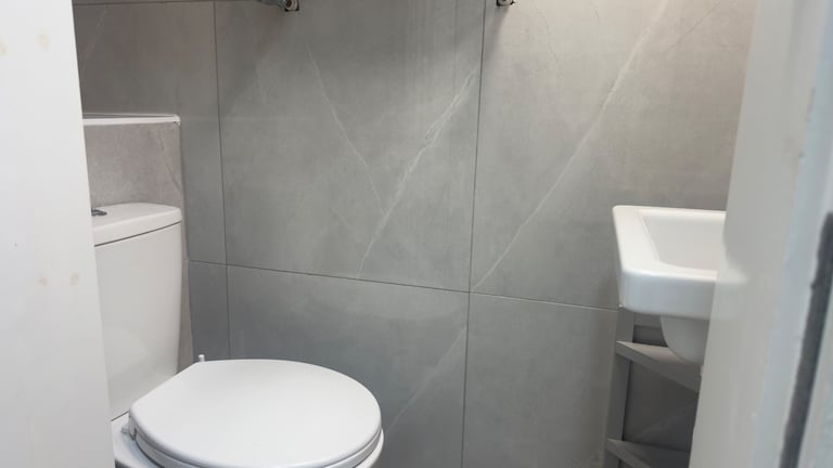 Shop with E-Class Use – Prime Cromwell Road Location