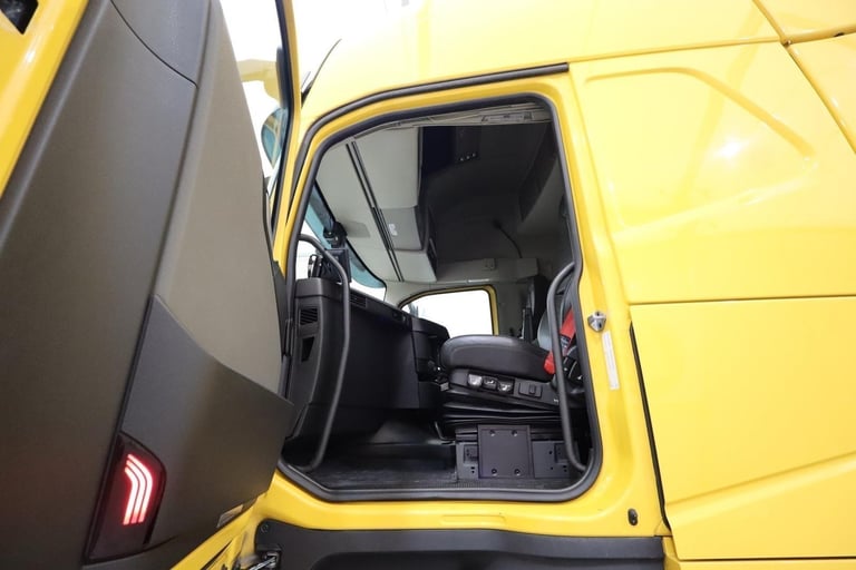 2019 (19 PLATE) Volvo FH460 6x2 Euro 6 Tractor Units