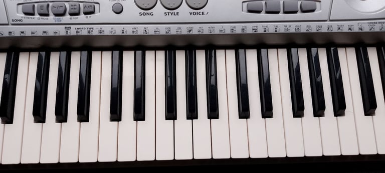 Yamaha PSR-275 electric piano keyboard