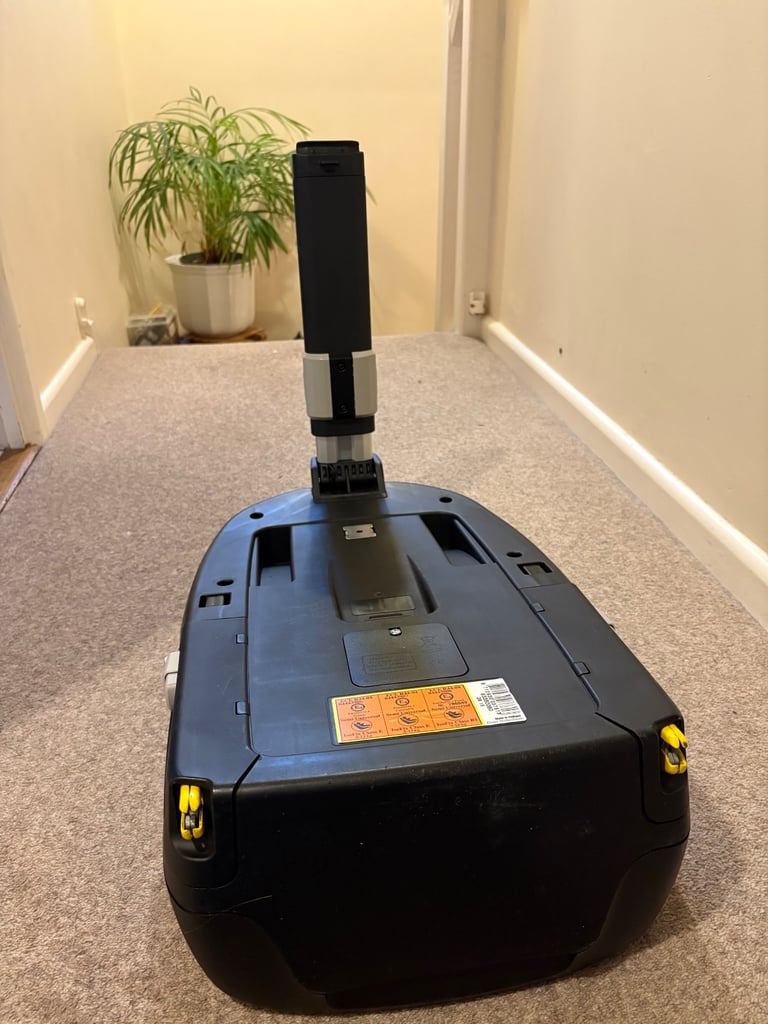 Maxi Cosi car seat and Isofix familyfix base