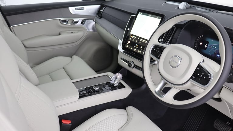 2025 Volvo XC90 T8 PHEV AWD Ultra, Dark, 7 Seats (Sunroof, Pilot Assist, Bowers &amp; Wilkins) ES...