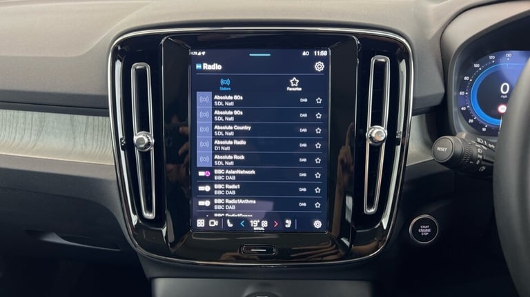 2024 Volvo XC40 Ultra, B3 Mild hybrid, Petrol, Bright (360 camera, Heated Windscreen) Estate Petr...
