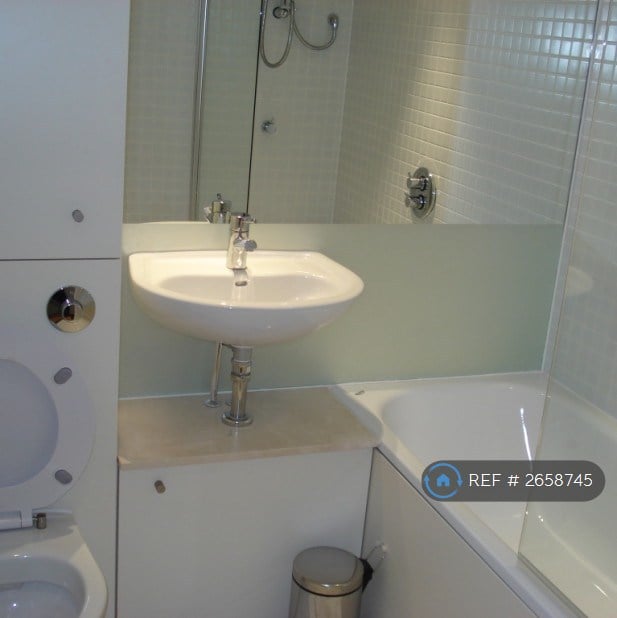 1 bedroom flat in Cross York Street, Leeds, LS2 (1 bed) (#2658745)