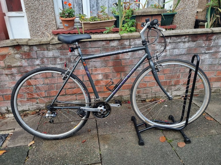 Dawes discovery 301 hybrid. Medium. Nice bike . Good working order. 