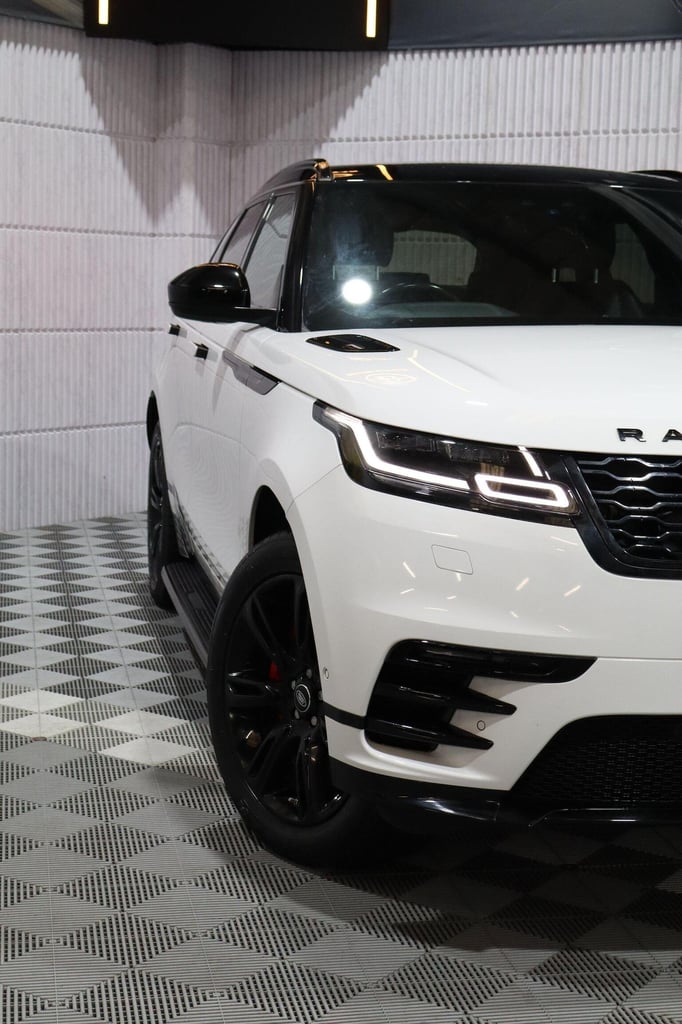 LAND ROVER RANGE ROVER VELAR 2.0 D240 R-Dynamic SE Auto 4WD Euro 6 (s/s) 5dr