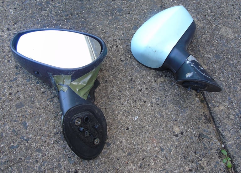 Fiat 500 Passenger side wing mirrors. 