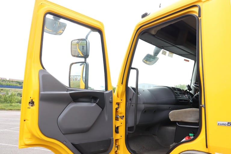 DAF LF55 220 4X2 DROPSIDE STEEL INSULATED TIPPER (2008)