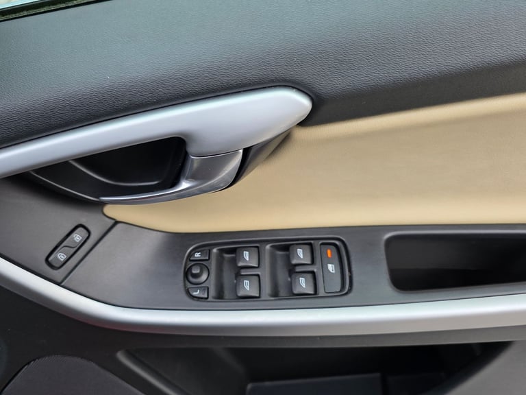 Volvo, XC60, Estate, 2011, Manual, 1984 (cc), 5 doors