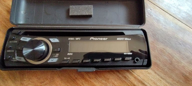 Pioneer MOSFET 50wx4 Car Radio CD Player  Condition - used