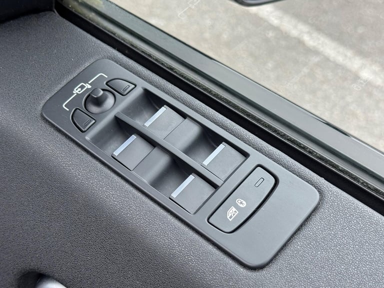 2018 Land Rover Discovery Sport 2.0 TD4 HSE Black Auto 4WD Euro 6 (s/s) 5dr ESTATE Diesel Automatic