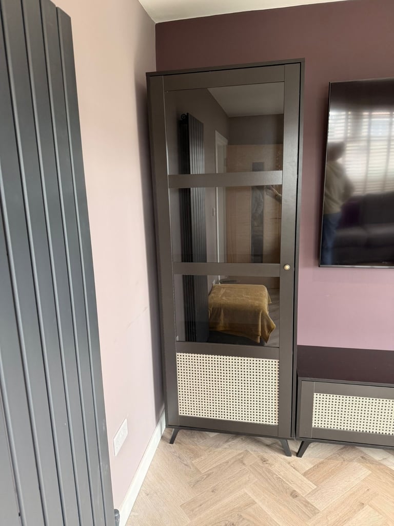 Tv stand and matching unit. 