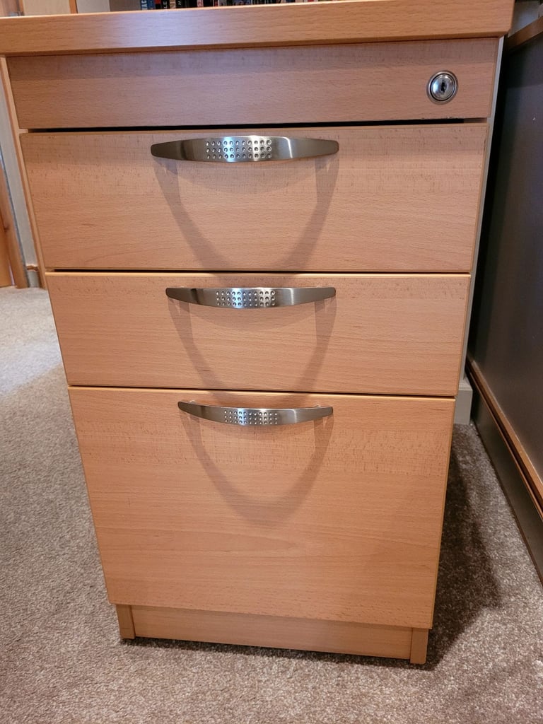 Wooden 3 drawer desk pedestal unit.