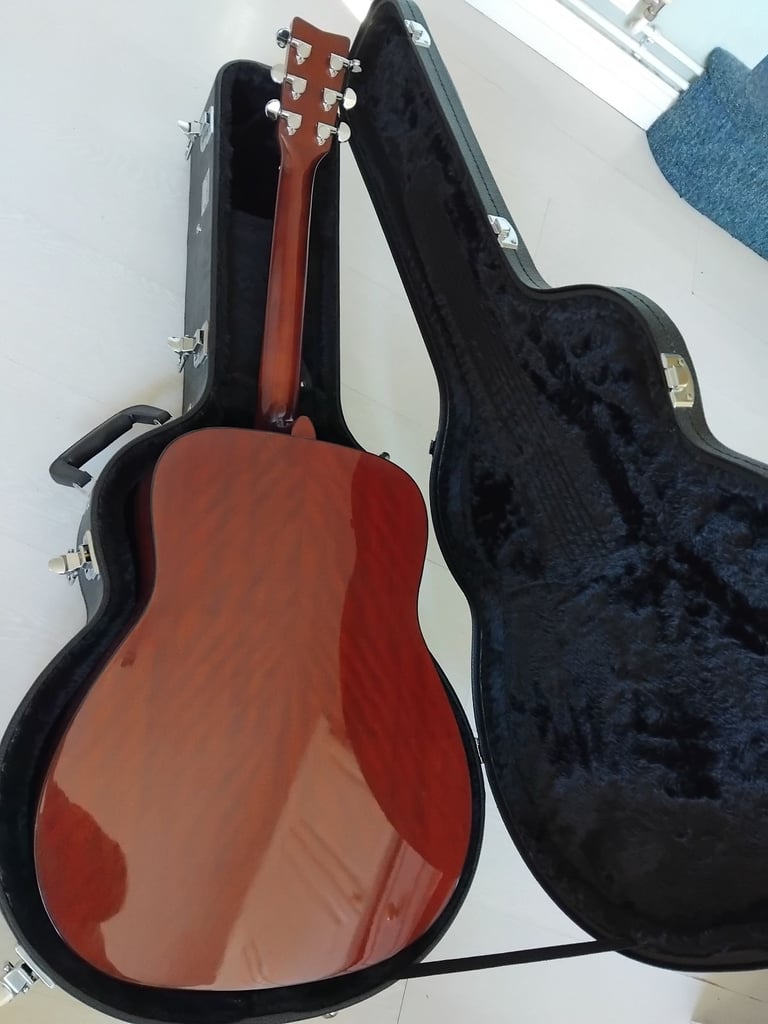 Yamaha acoustic guitar in hard case FG411S Kaohsiung factory full size dreadnought setup