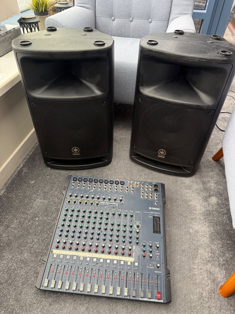image for Full Yamaha PA system - MSR400 /MG166cx
