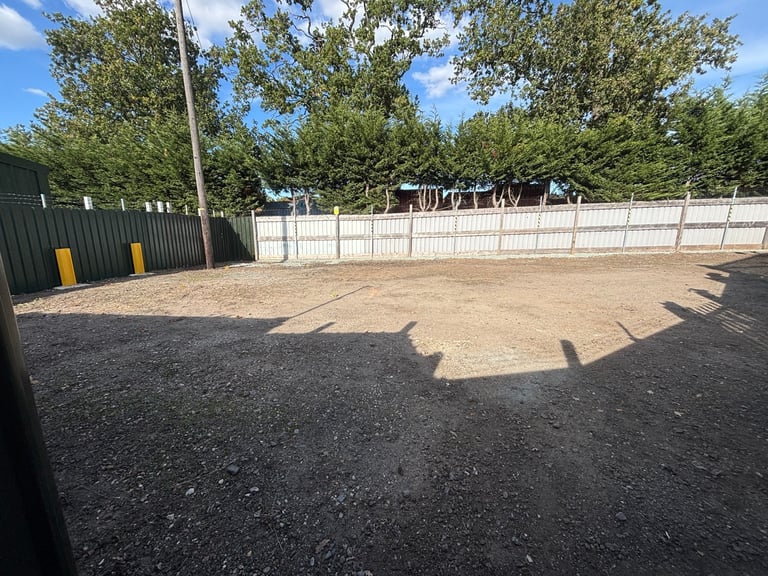 Yards to rent / storage land 