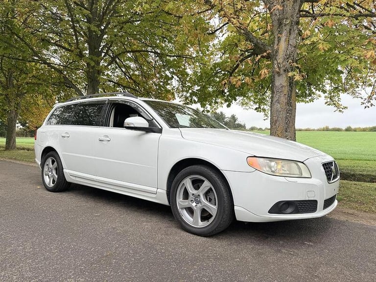 Volvo V70 3.2 SE Lux Estate 5dr Petrol Geartronic Euro 4 (238 ps) Estate Petrol Automatic