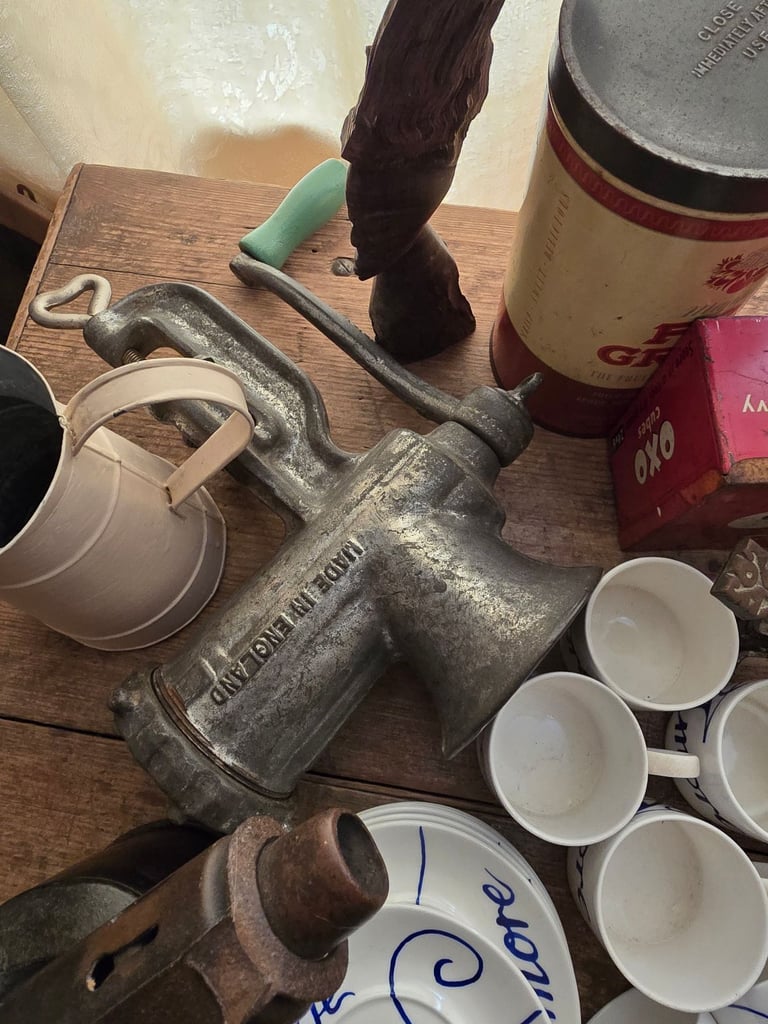 A lot of quality plus vintage items for sellers or car boot sale