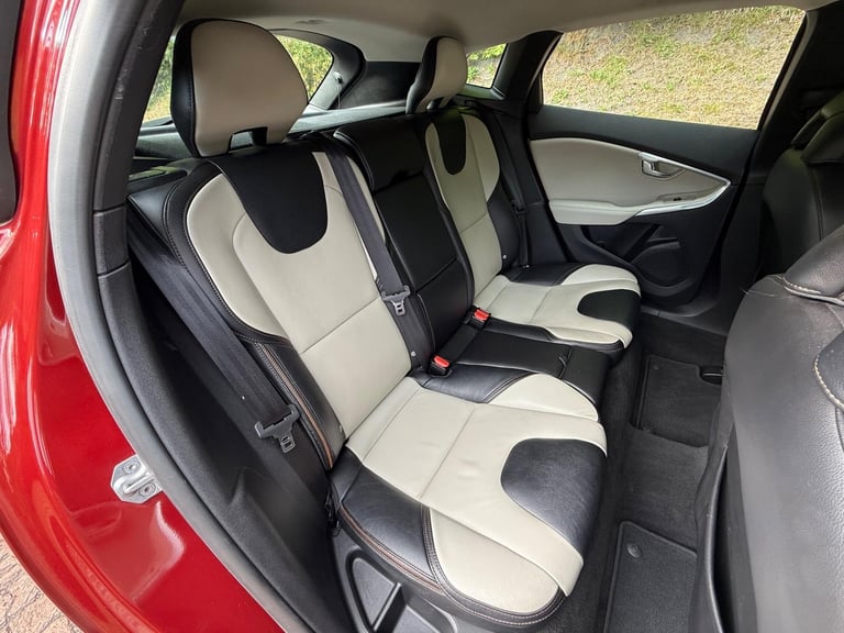 2014 Volvo V40 Cross Country 1.6 D2 Lux Powershift Euro 5 (s/s) 5dr HATCHBACK Diesel Automatic