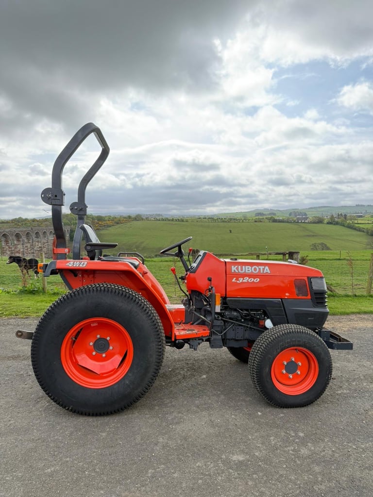 Kubota L3200