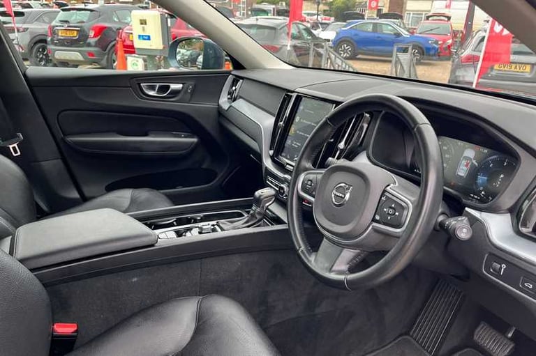 2020 Volvo XC60 2.0 D4 Momentum SUV 5dr Diesel Auto Euro 6 (s/s) (190 ps) SUV Diesel Automatic