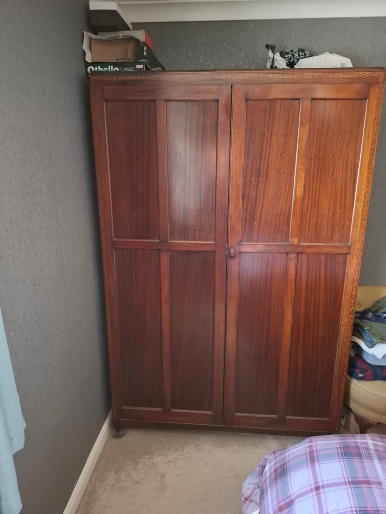 Sturdy wardrobe 