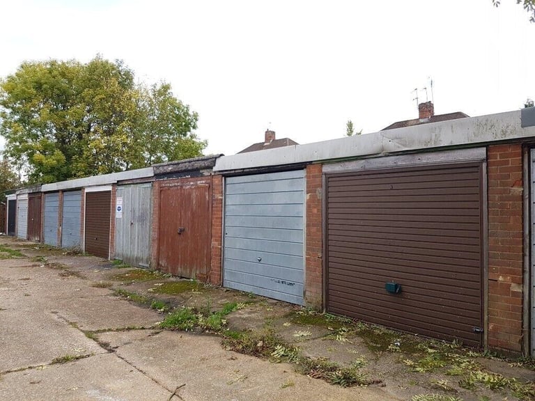 Garage/Parking/Storage to rent: Barnard Gardens off Stratford Road, Hayes UB4 9ER