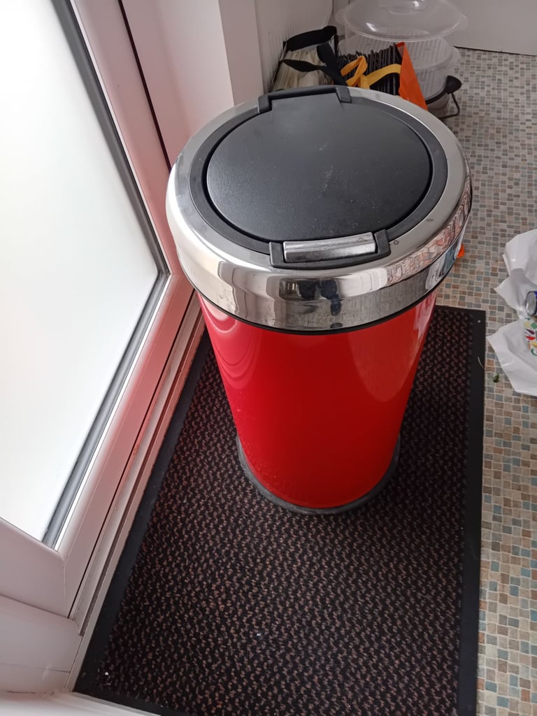 Flip top waste bin (Promised)