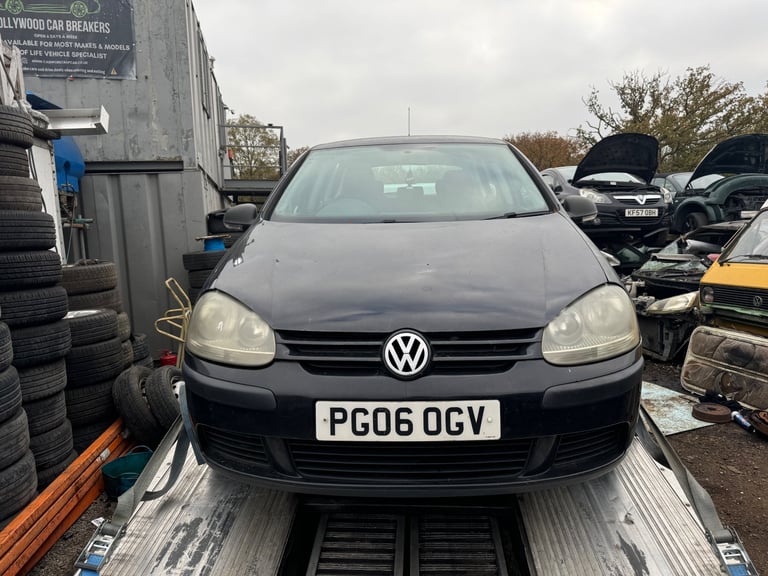 Volkswagen Golf mk5 1.6 fsi 2006 black BREAKING FOR PARTS 