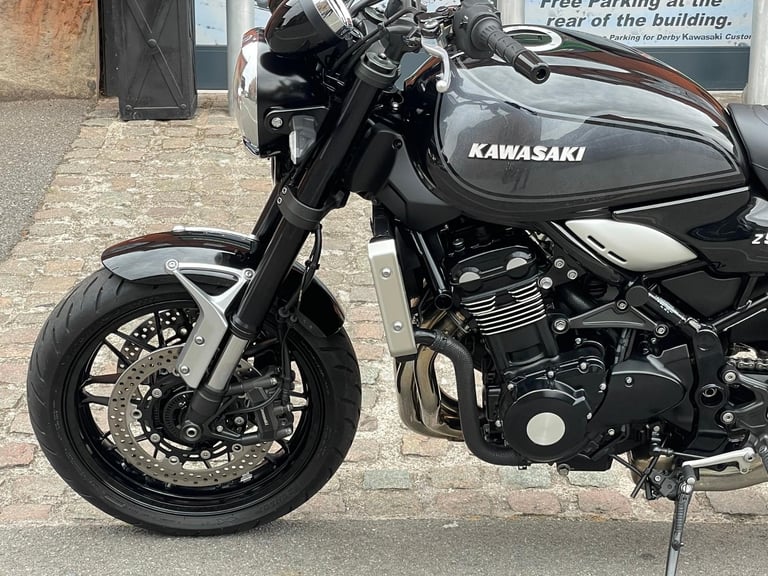 2022 Kawasaki Z900RS retro style motorbike - Custom painted
