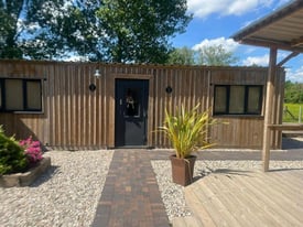 Rural office / studio / beauty / therapy rooms space to let