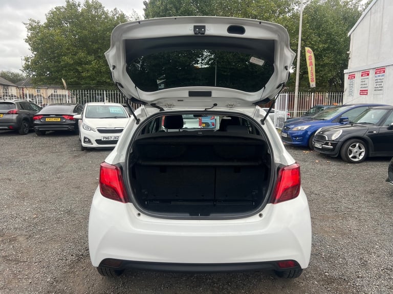 2016 Toyota Yaris 1.33 VVT-i Icon 5dr HATCHBACK Petrol Manual