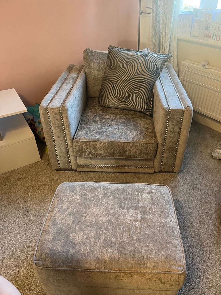 Corner couch, single seat and storage footstool