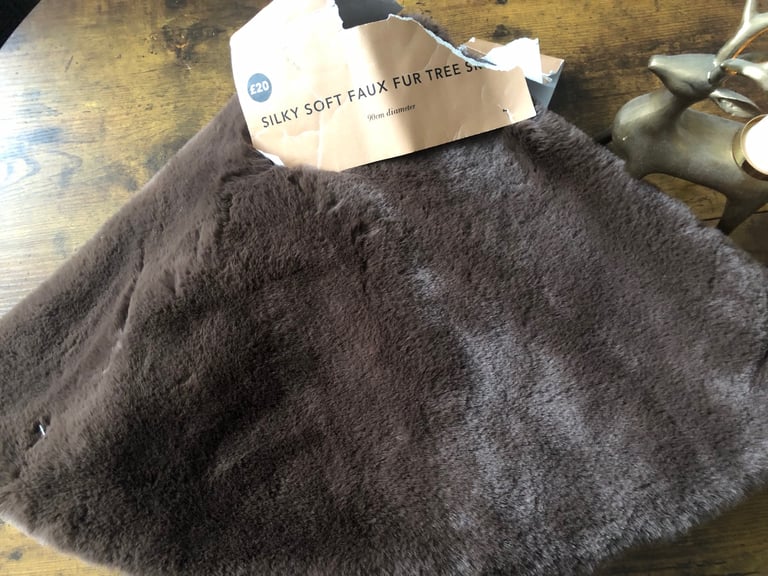 Christmas faux fur tree skirt , choc brown , new with tags 