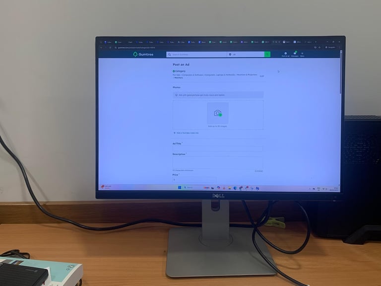 Dell U215 - 24 Inch Monitor (Excellent Condition)