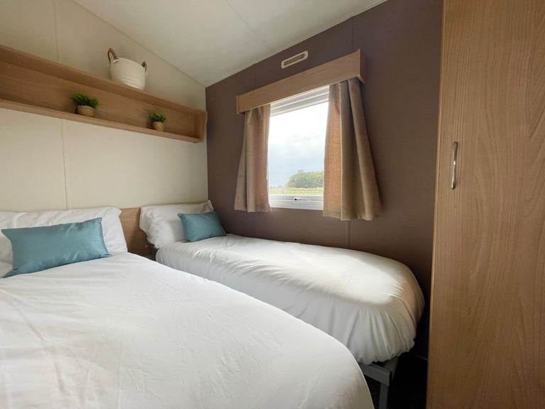CHEAP STATIC CARAVAN FOR SALE AT BROADLAND SANDS HOLIDAY PARK - 11.5 MONTH OWNER SEASON