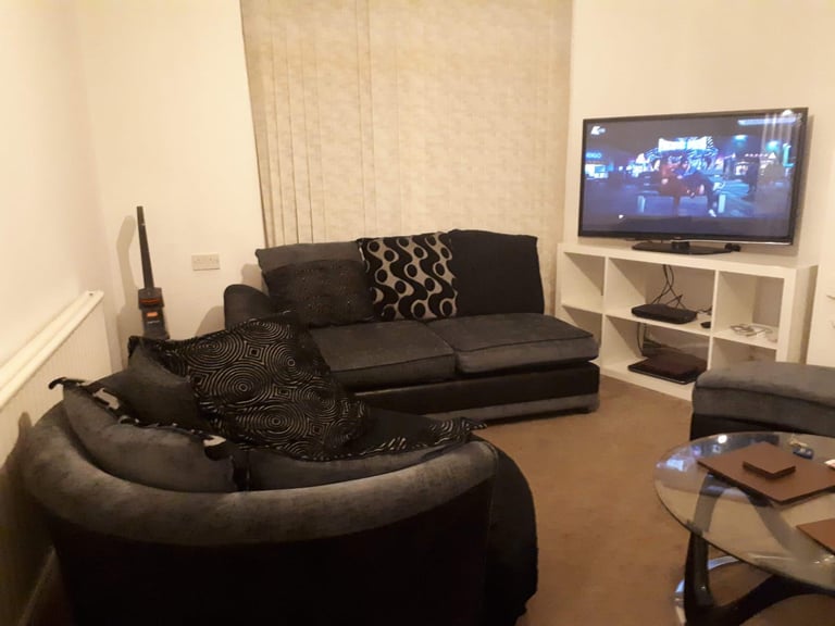LARGE DOUBLE ROOM FOR RENT 