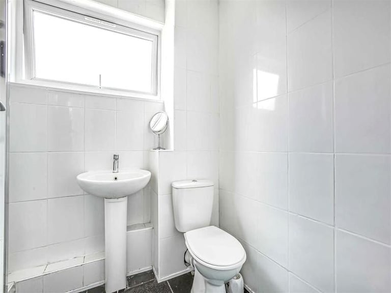 🏠 Cozy room available in Canning Town 