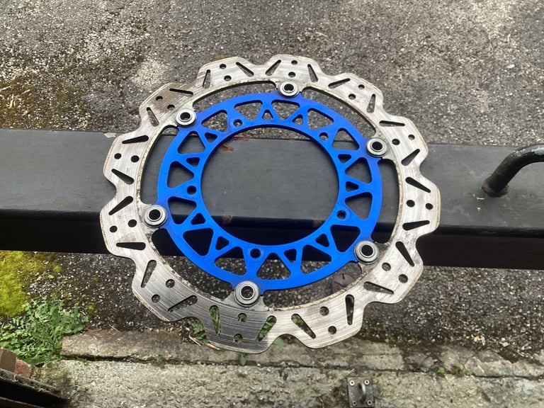 Yamaha R1 2cr / MT10 and sp model full floating discs EBC